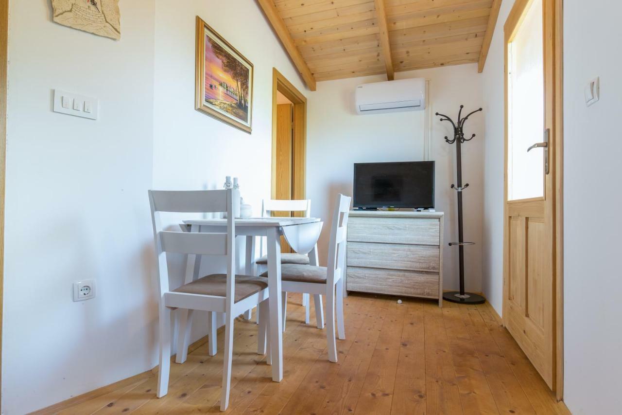 Eco Holiday Home Lavanda Funtana Exterior foto